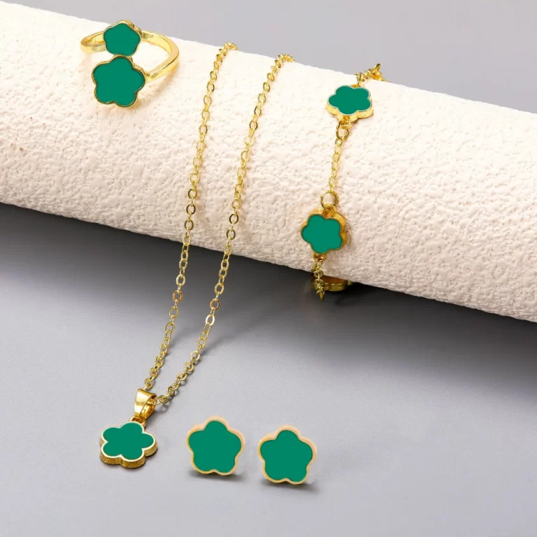 Read more about the article A Guide to Choosing the Perfect Necklace for Your Outfit