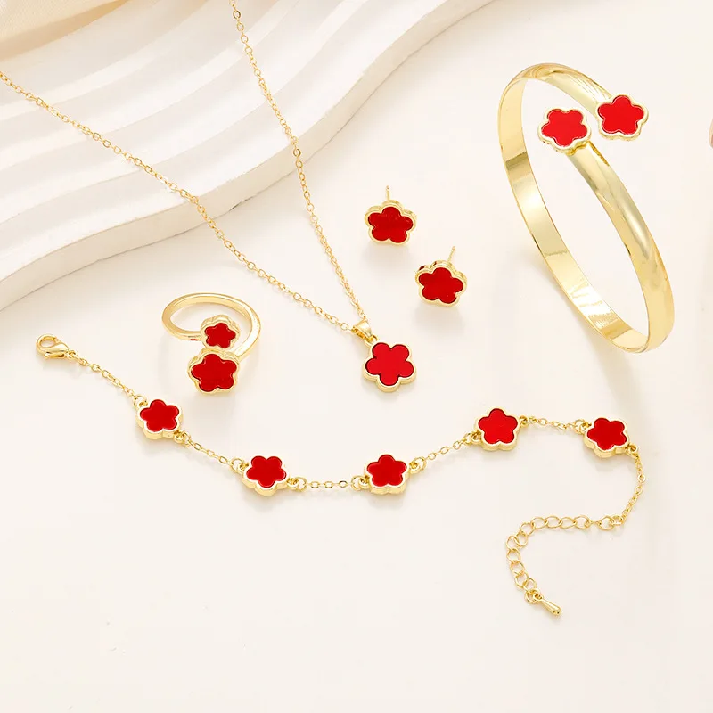 Read more about the article A Guide to Choosing the Perfect Necklace for Your Outfit